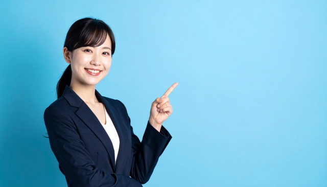 女性の笑顔の画像