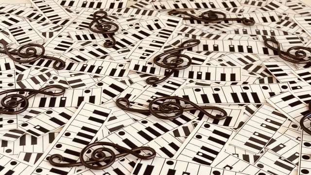 ト音記号と紙鍵盤の画像